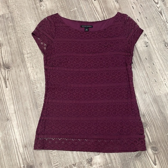 2 Fully Lined Lace Tops from Banana Republic - Picture 3 of 6